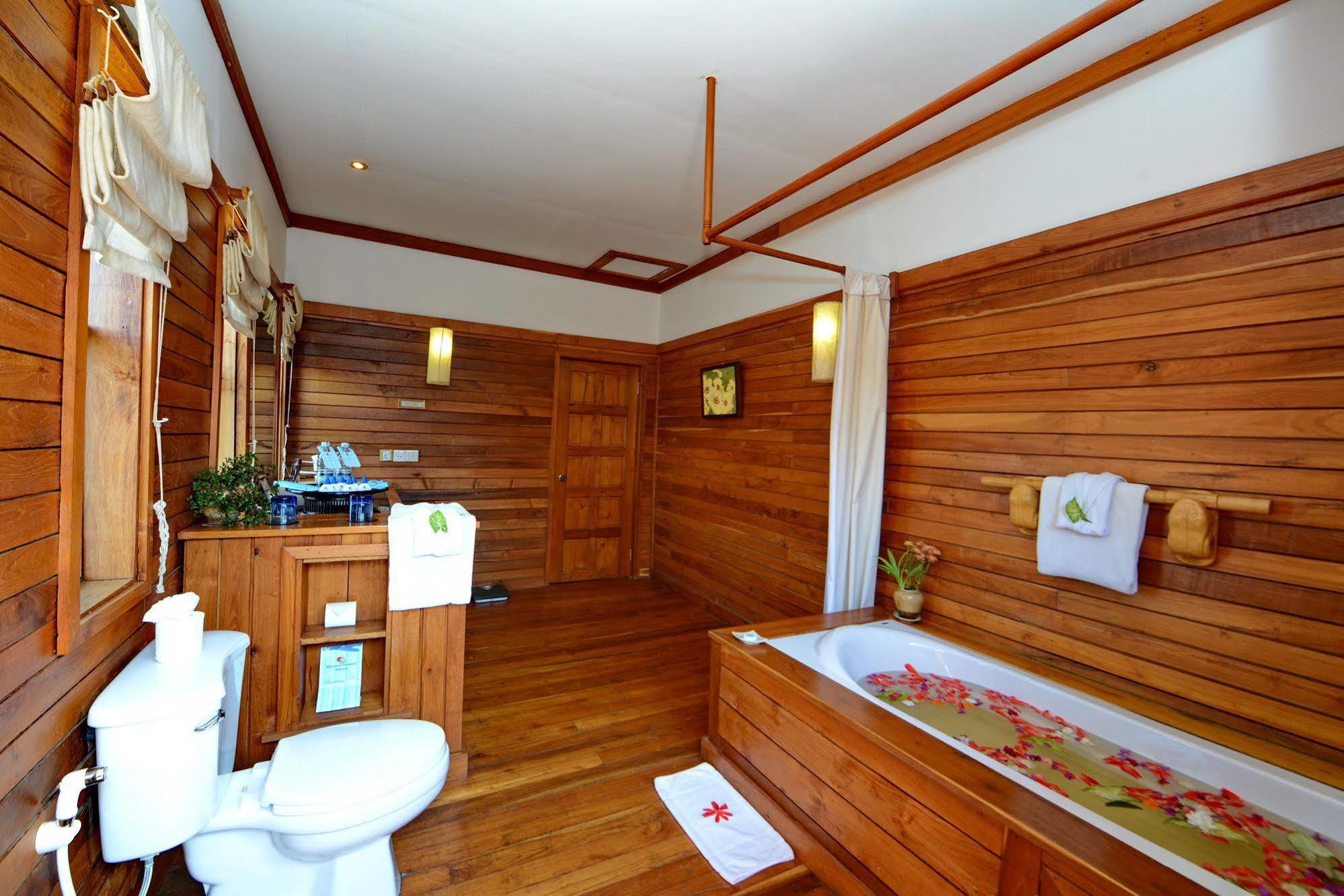 เมียนมา เทรเชอร์ รีสอร์ต Hotel Inle Lake ภายนอก รูปภาพ