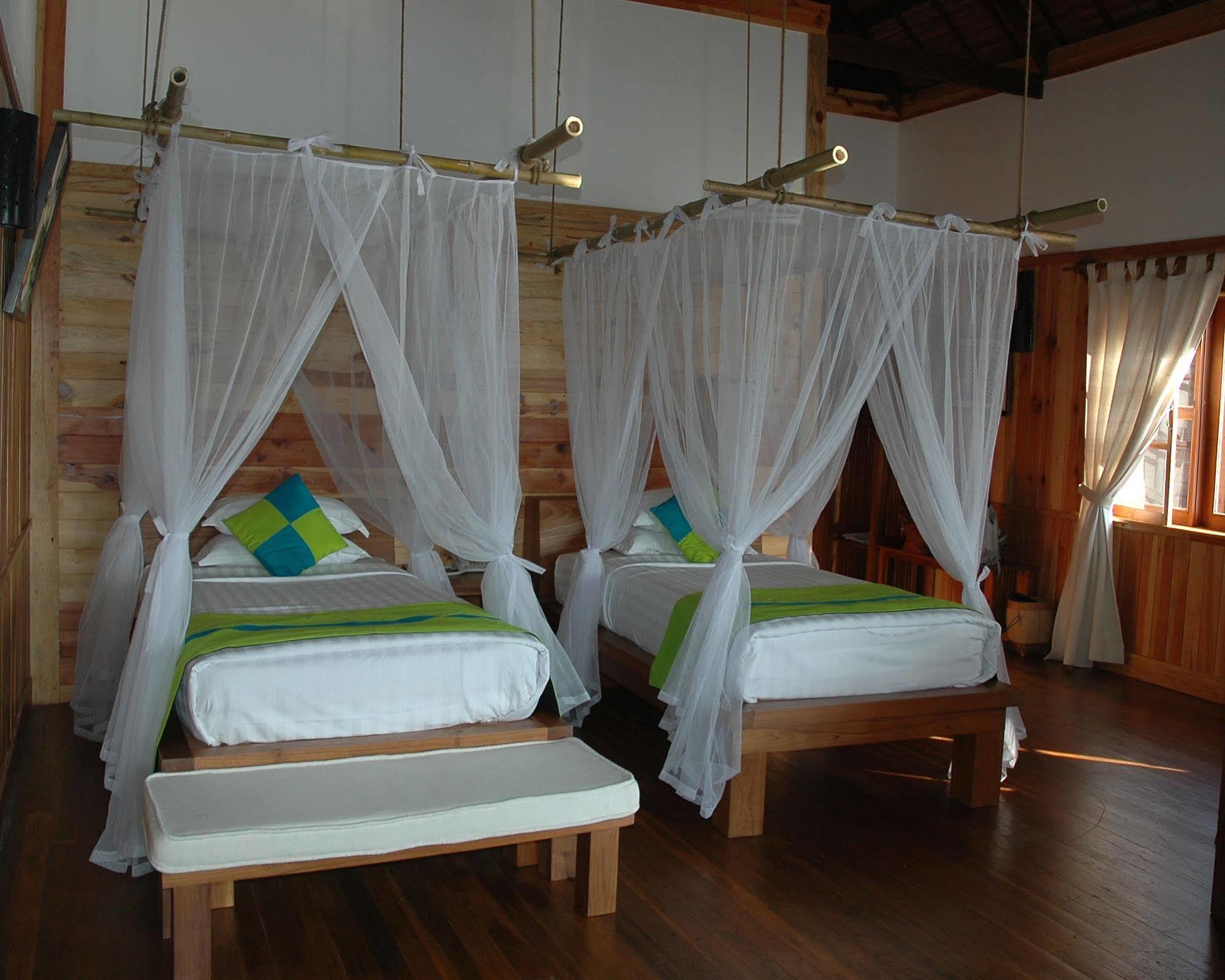 เมียนมา เทรเชอร์ รีสอร์ต Hotel Inle Lake ภายนอก รูปภาพ