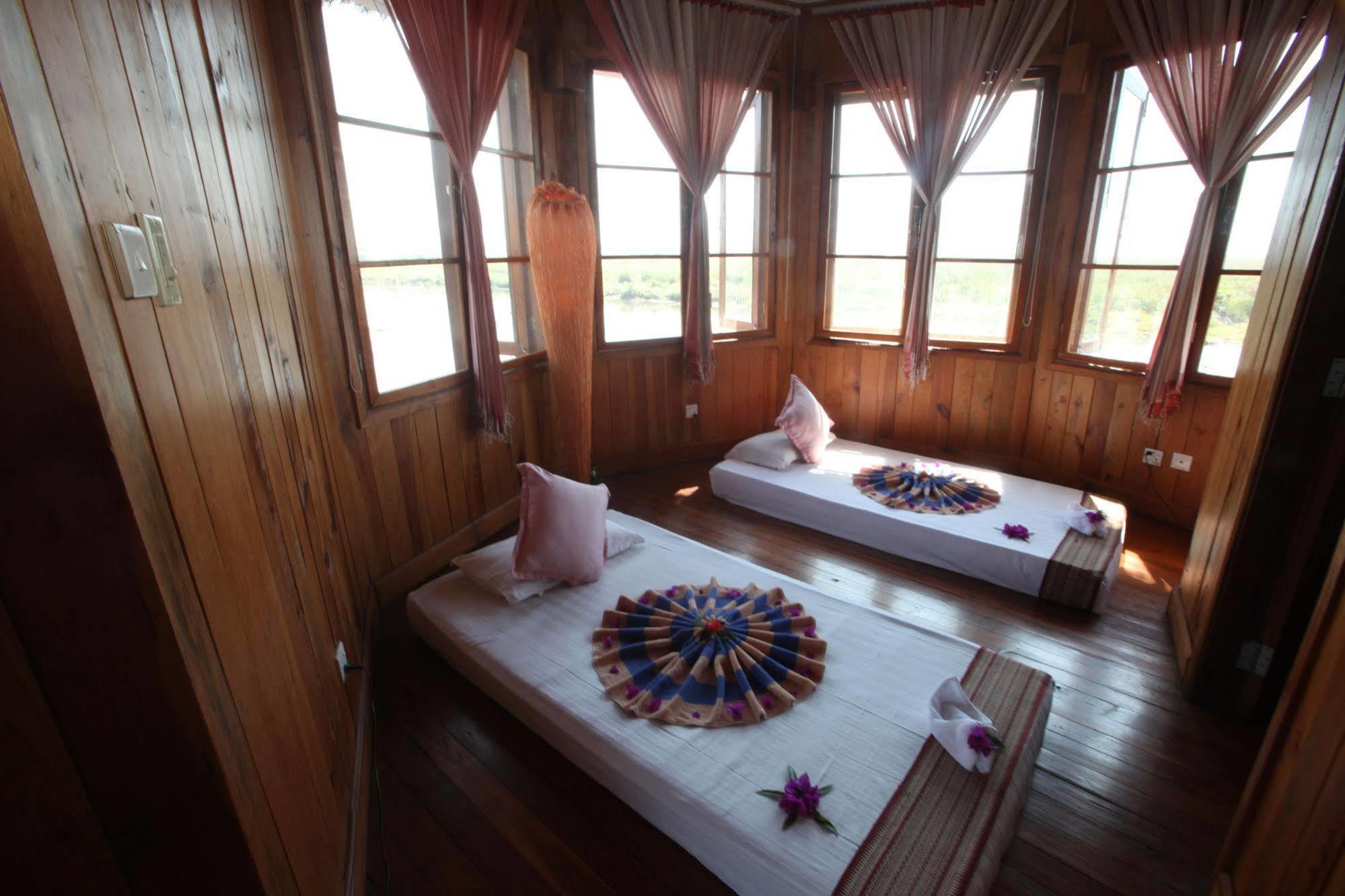 เมียนมา เทรเชอร์ รีสอร์ต Hotel Inle Lake ภายนอก รูปภาพ