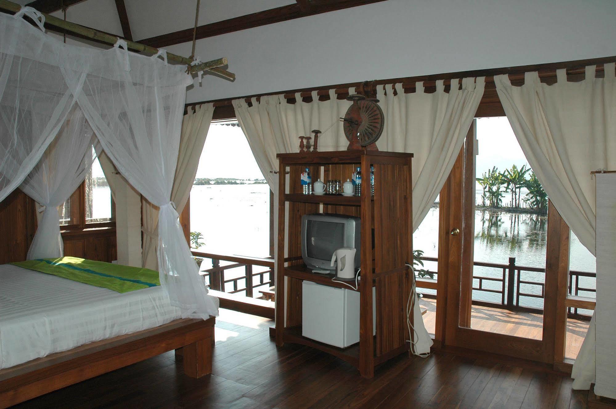 เมียนมา เทรเชอร์ รีสอร์ต Hotel Inle Lake ภายนอก รูปภาพ