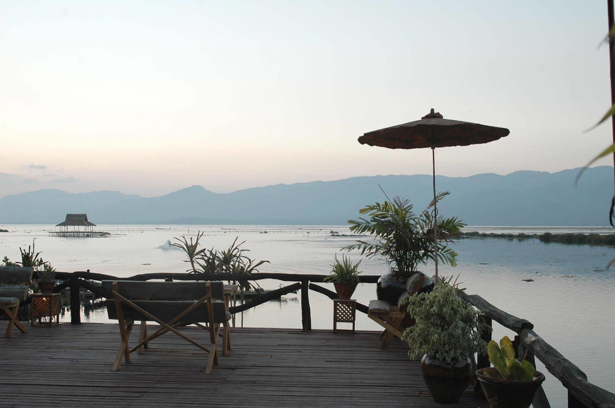 เมียนมา เทรเชอร์ รีสอร์ต Hotel Inle Lake ภายนอก รูปภาพ